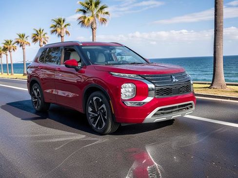 Used 2023 Mitsubishi Outlander SEL FWD image 4