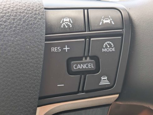 Used 2025 Toyota Crown Signia AWD/4WD image 34