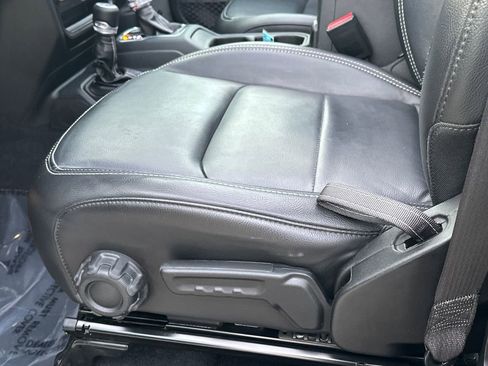 Used 2023 Jeep Wrangler Unlimited Sahara w/ Cold Weather Group image 19