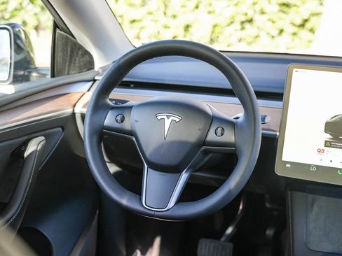 Used 2024 Tesla Model Y Long Range AWD/4WD image 14