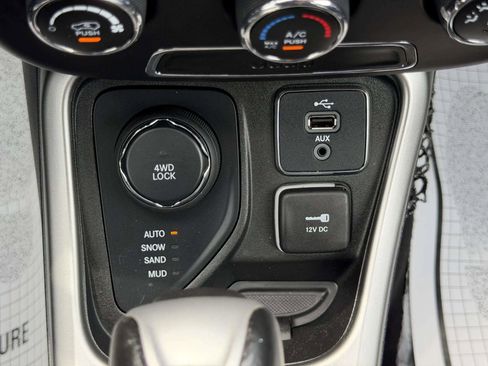 Used 2018 Jeep Compass Latitude AWD/4WD image 37