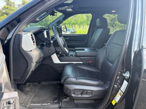 Used 2024 Toyota Sequoia Platinum AWD/4WD image 10