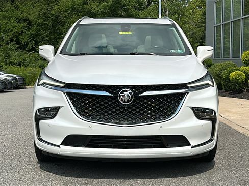 Used 2022 Buick Enclave Avenir w/ Avenir Technology Package AWD/4WD image 3