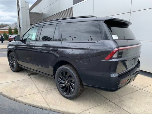 New 2026 Lincoln Navigator Reserve w/ Jet Appearance Package AWD/4WD image 10