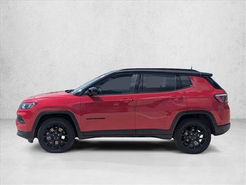 Used 2023 Jeep Compass Latitude AWD/4WD image 9