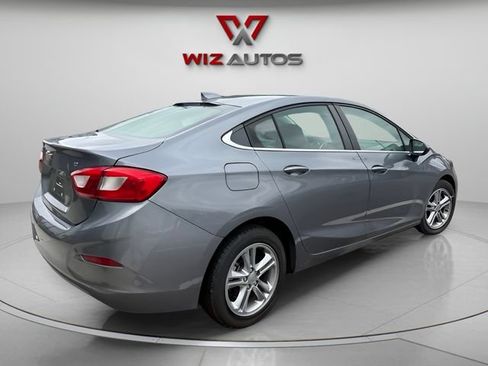 Used 2018 Chevrolet Cruze LT FWD image 4
