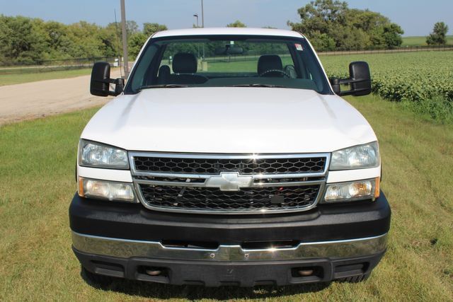 Used 2007 Chevrolet Silverado 3500 4x4 Regular Cab w/ Skid Plate Package image 9