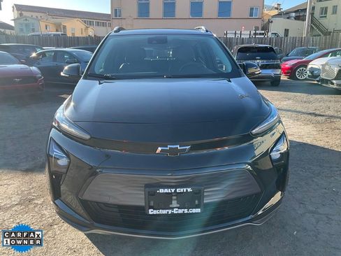 Used 2022 Chevrolet Bolt EUV LT w/ Convenience Package image 2
