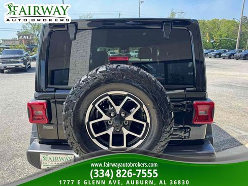 Used 2025 Jeep Wrangler Unlimited Rubicon w/ Convenience Group image 7