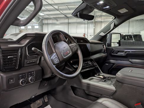 Used 2024 GMC Sierra 2500 AT4 w/ AT4 Premium Plus Package AWD/4WD image 10