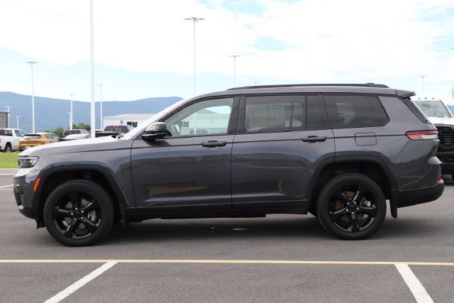 Used 2023 Jeep Grand Cherokee L Laredo AWD/4WD image 2