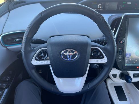 Used 2018 Toyota Prius Four w/ Advanced Technology Package image 23