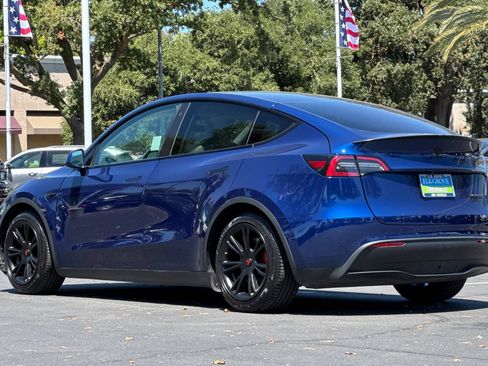 Used 2022 Tesla Model Y Performance AWD/4WD image 5