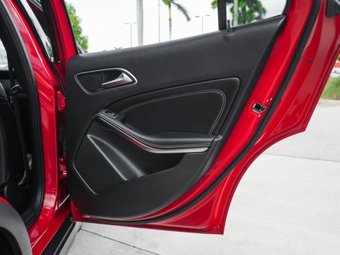 Used 2019 Mercedes-Benz GLA 250 image 33