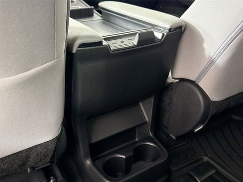 Certified 2026 Toyota Sienna LE FWD image 33