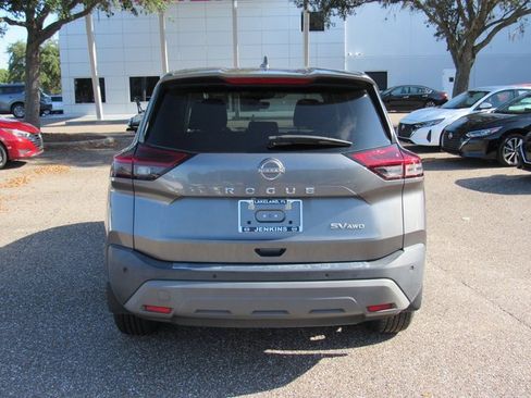 Used 2022 Nissan Rogue SV image 5