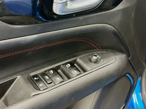 Used 2025 Jeep Compass Trailhawk AWD/4WD image 15