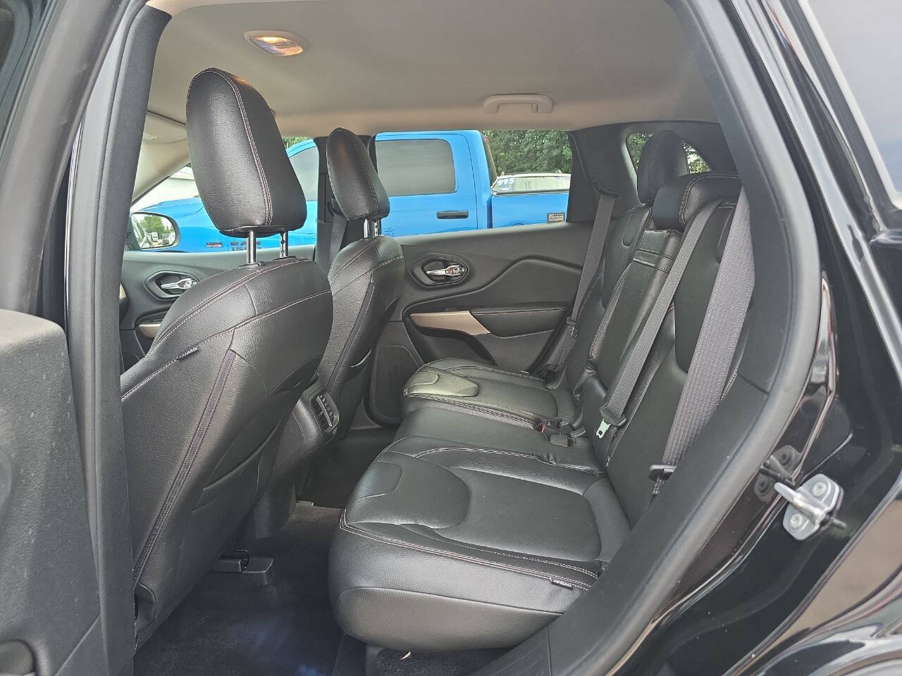 Used 2017 Jeep Cherokee Sport AWD/4WD image 13