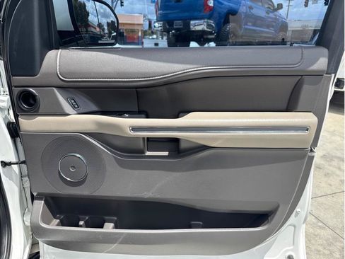 Used 2020 Ford Expedition XLT w/ Equipment Group 202A AWD/4WD image 42