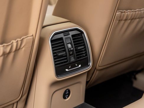 New 2026 Porsche Macan AWD/4WD image 37