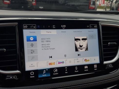 New 2026 Chrysler Pacifica Pinnacle image 13