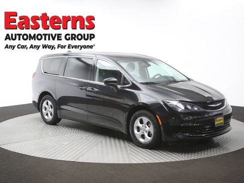 Used 2017 Chrysler Pacifica LX w/ Tire & Wheel Group FWD image 47
