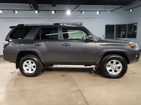 Used 2023 Toyota 4Runner SR5 AWD/4WD image 8