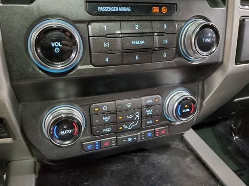 Used 2019 Ford F250 Platinum w/ Platinum Ultimate Package AWD/4WD image 37