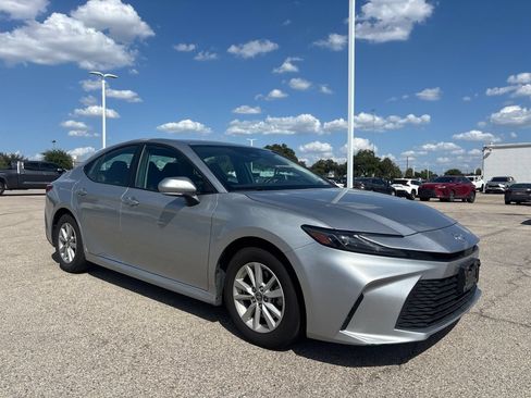 Used 2025 Toyota Camry LE FWD image 3