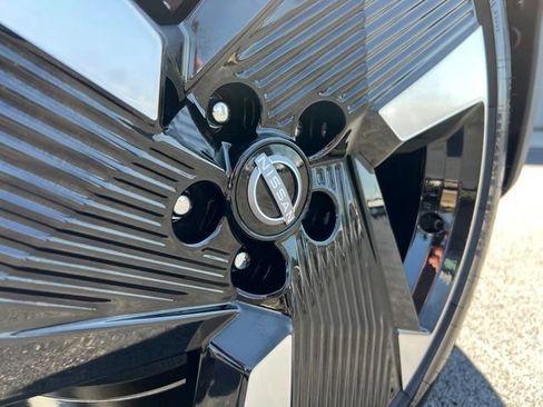 Used 2025 Nissan Kicks SR image 6