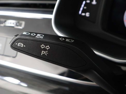 Used 2025 Audi Q8 Premium w/ Convenience Package AWD/4WD image 28