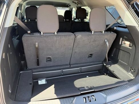 Certified 2022 Ford Explorer XLT RWD image 5