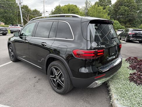 Used 2026 Mercedes-Benz GLB 250 4MATIC image 5