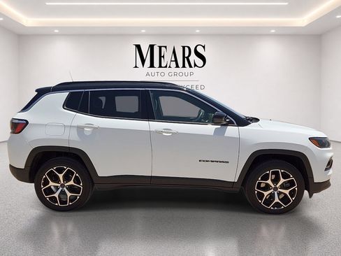 Used 2025 Jeep Compass Limited AWD/4WD image 6