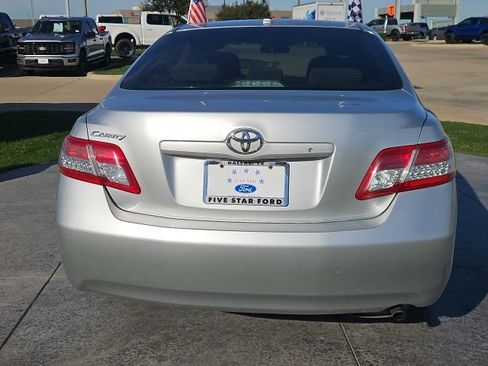 Used 2011 Toyota Camry LE image 5