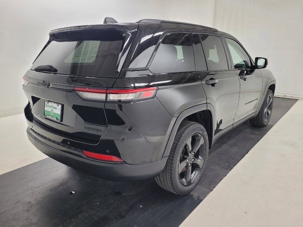 Used 2023 Jeep Grand Cherokee Limited w/ Black Appearance Package AWD/4WD image 9