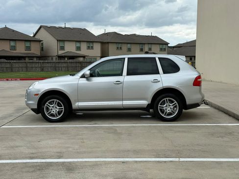 Used 2010 Porsche Cayenne AWD/4WD image 4