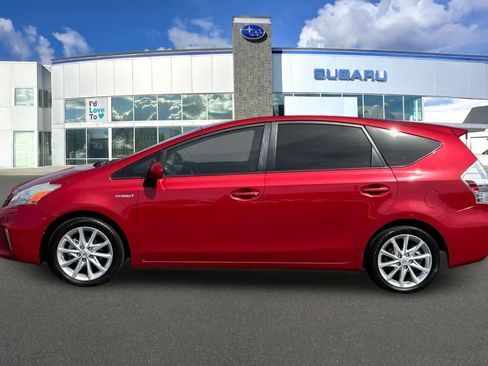 Used 2014 Toyota Prius V Five FWD image 10