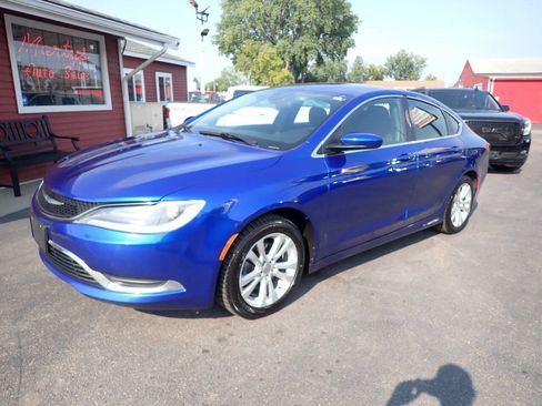 Used 2015 Chrysler 200 Limited w/ Convenience Group FWD image 3