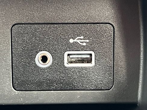 Certified 2025 Nissan Versa SV w/ Trunk Package image 6