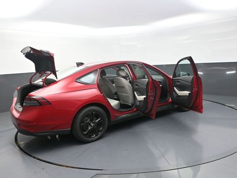 Used 2025 Honda Accord SE image 37