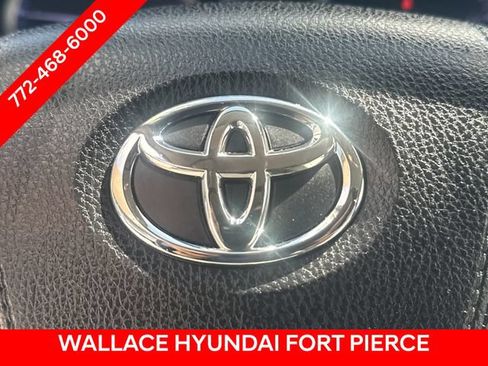 Used 2019 Toyota Highlander Plus AWD/4WD image 30