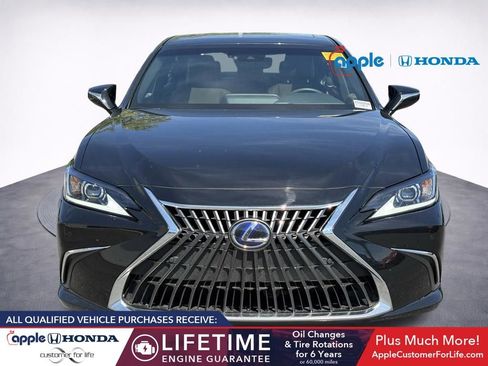 Used 2022 Lexus ES 300h w/ Premium Package FWD image 2