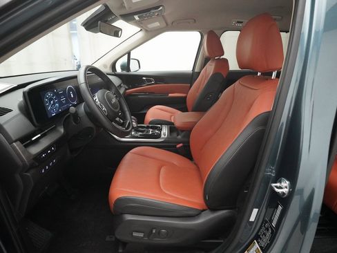 Certified 2024 Kia Carnival SX image 7