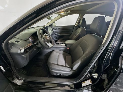 Used 2024 Nissan Altima 2.5 SV w/ SV Premium Package image 13