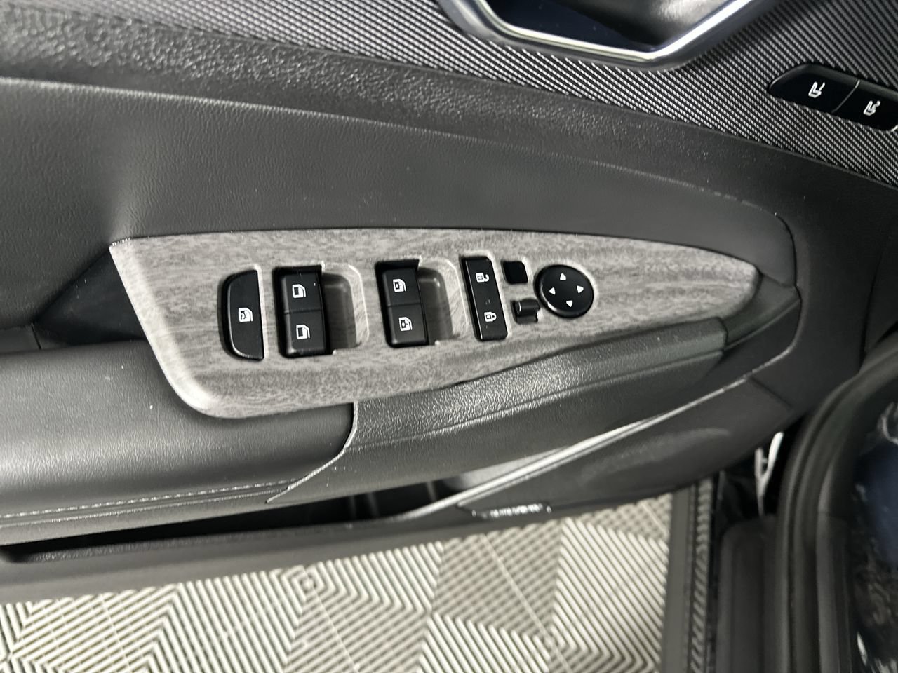 Certified 2023 Kia Sportage SX FWD image 3