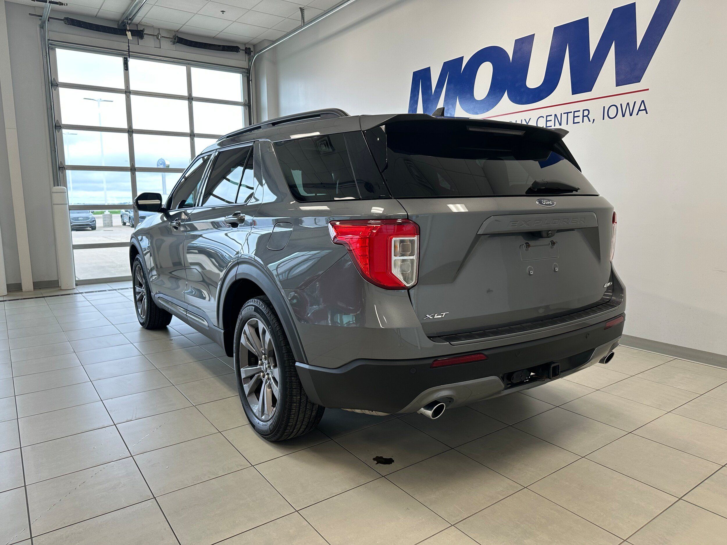 Used 2023 Ford Explorer XLT w/ Equipment Group 202A AWD/4WD image 6