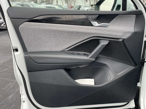 Certified 2025 Volkswagen Tiguan S image 15