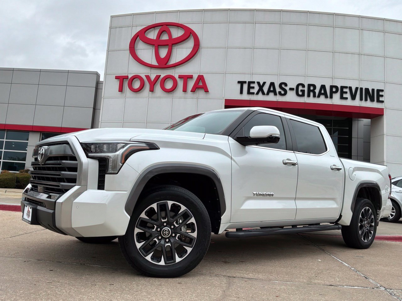 Used 2024 Toyota Tundra Limited AWD/4WD image 2