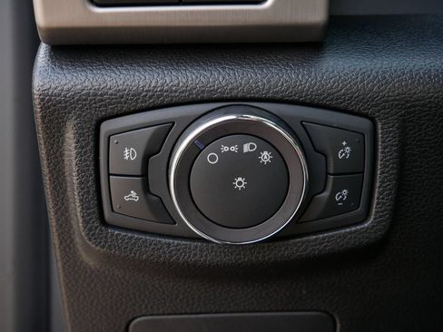 Used 2018 Ford F150 Platinum w/ Equipment Group 701A Luxury AWD/4WD image 17